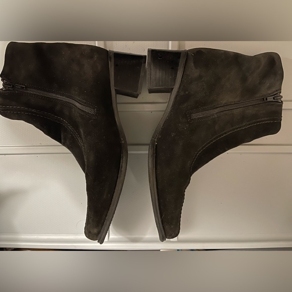 La Canadienne Suede Boots - Picture 2 of 5